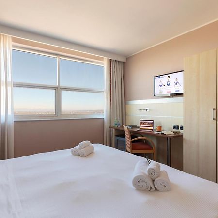 B&B Hotel Cherasco Langhe Bagian luar foto