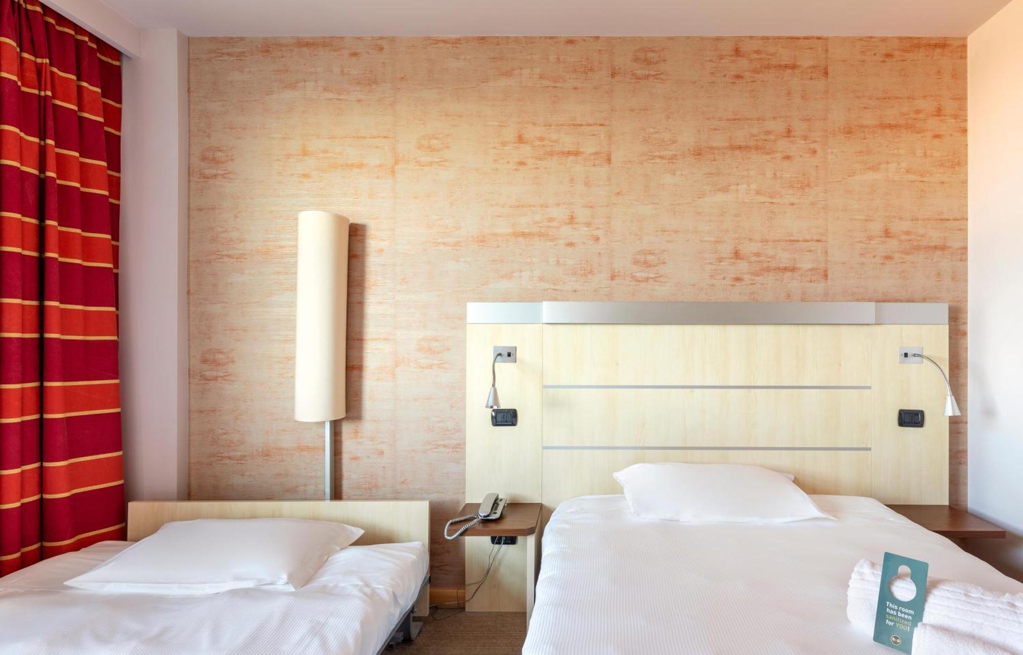 B&B Hotel Cherasco Langhe Bagian luar foto