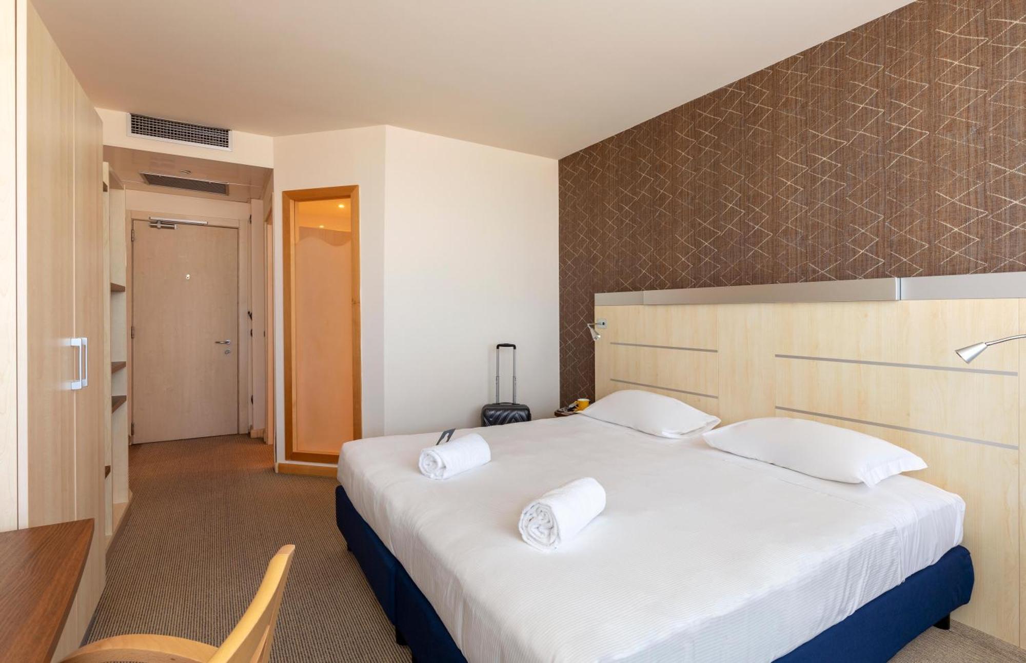 B&B Hotel Cherasco Langhe Bagian luar foto