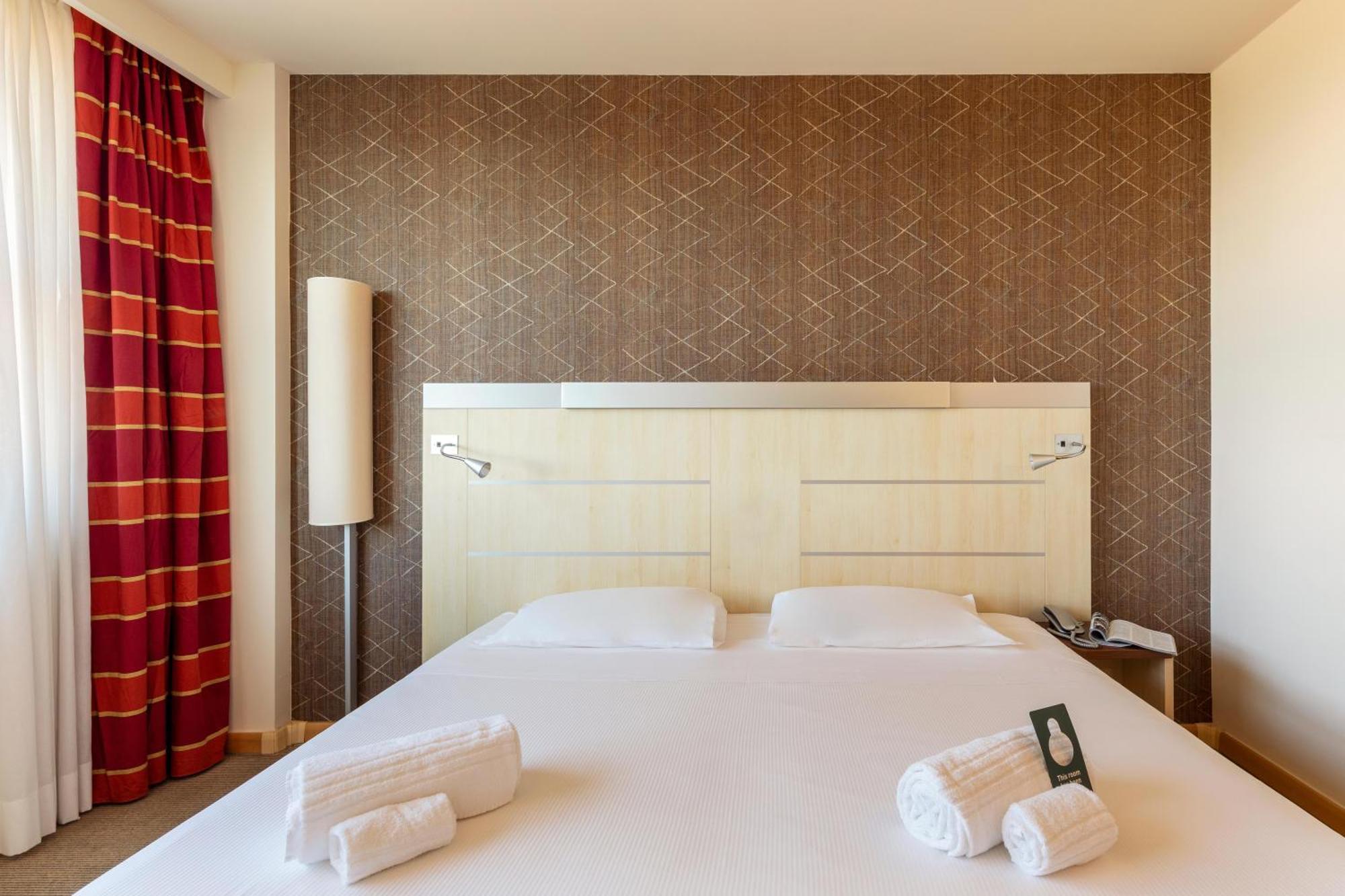 B&B Hotel Cherasco Langhe Bagian luar foto