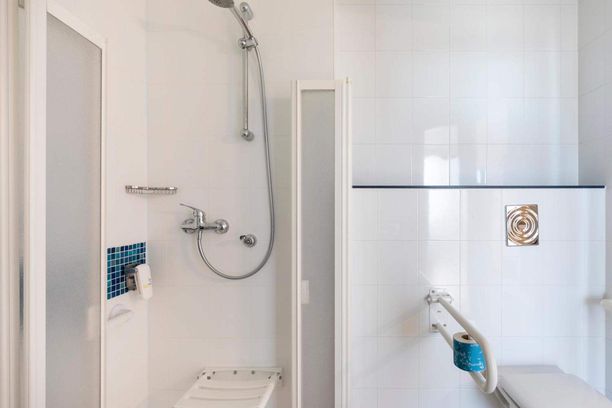 B&B Hotel Cherasco Langhe Bagian luar foto