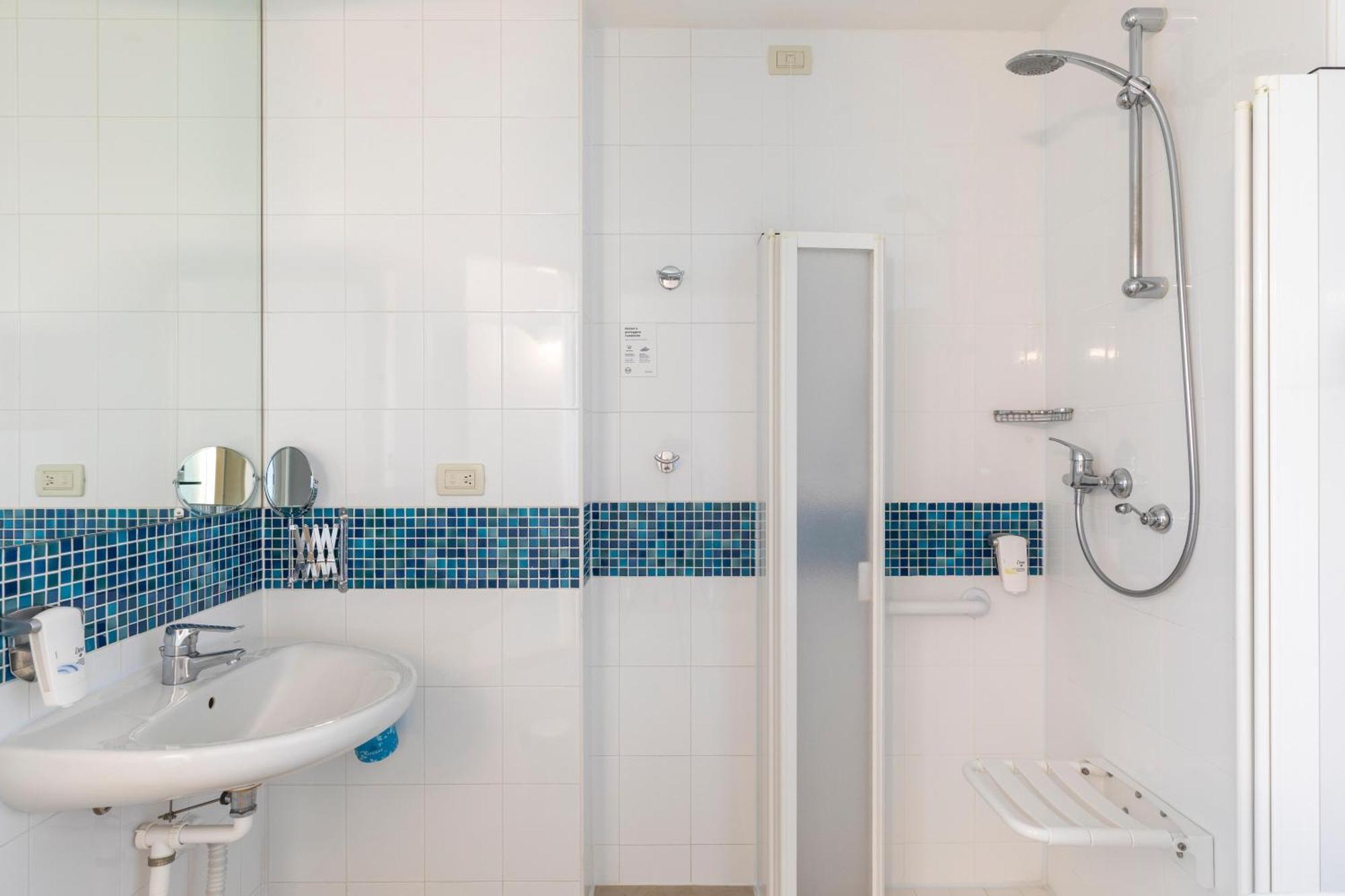 B&B Hotel Cherasco Langhe Bagian luar foto