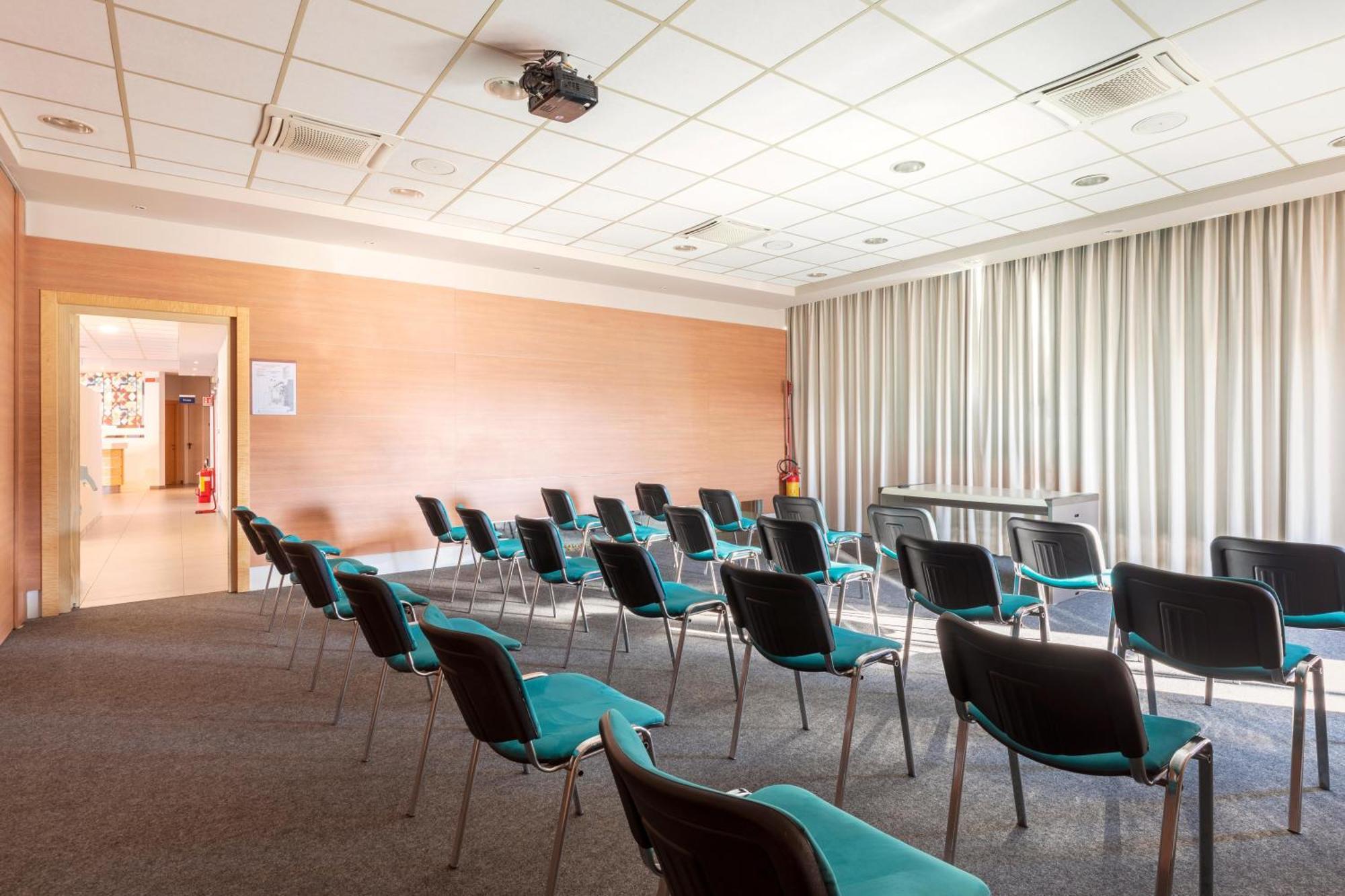 B&B Hotel Cherasco Langhe Bagian luar foto