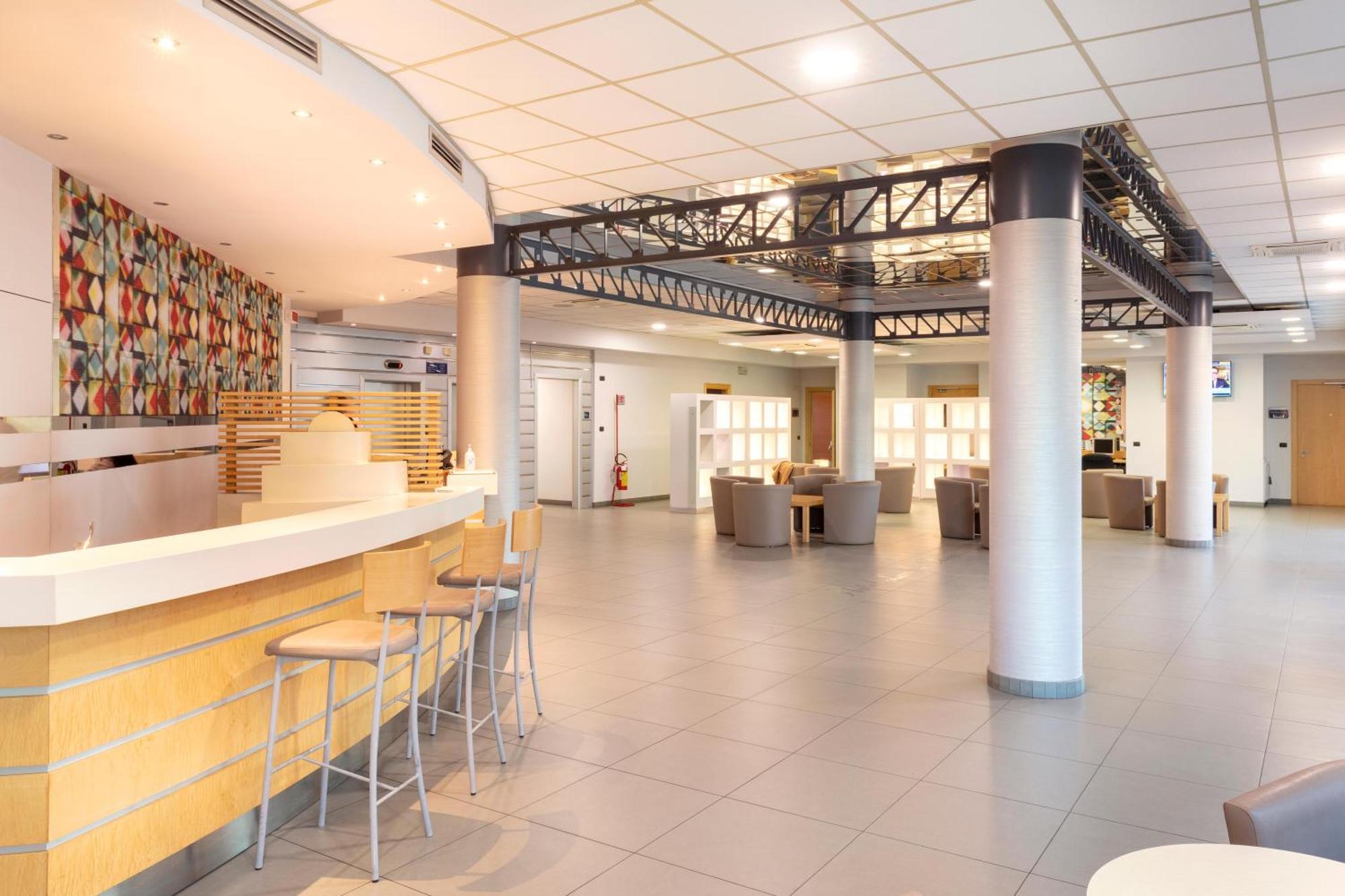 B&B Hotel Cherasco Langhe Bagian luar foto