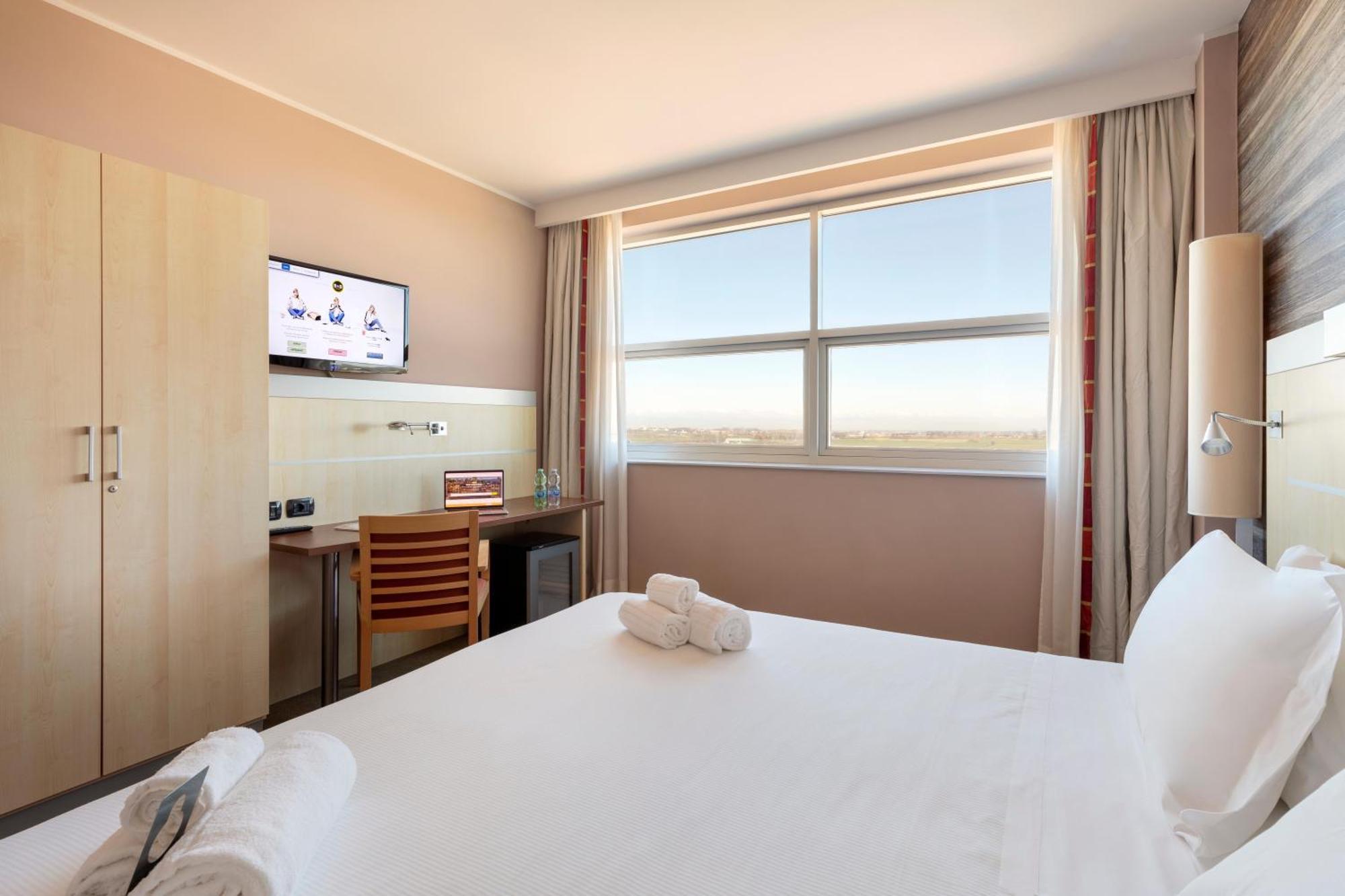 B&B Hotel Cherasco Langhe Bagian luar foto