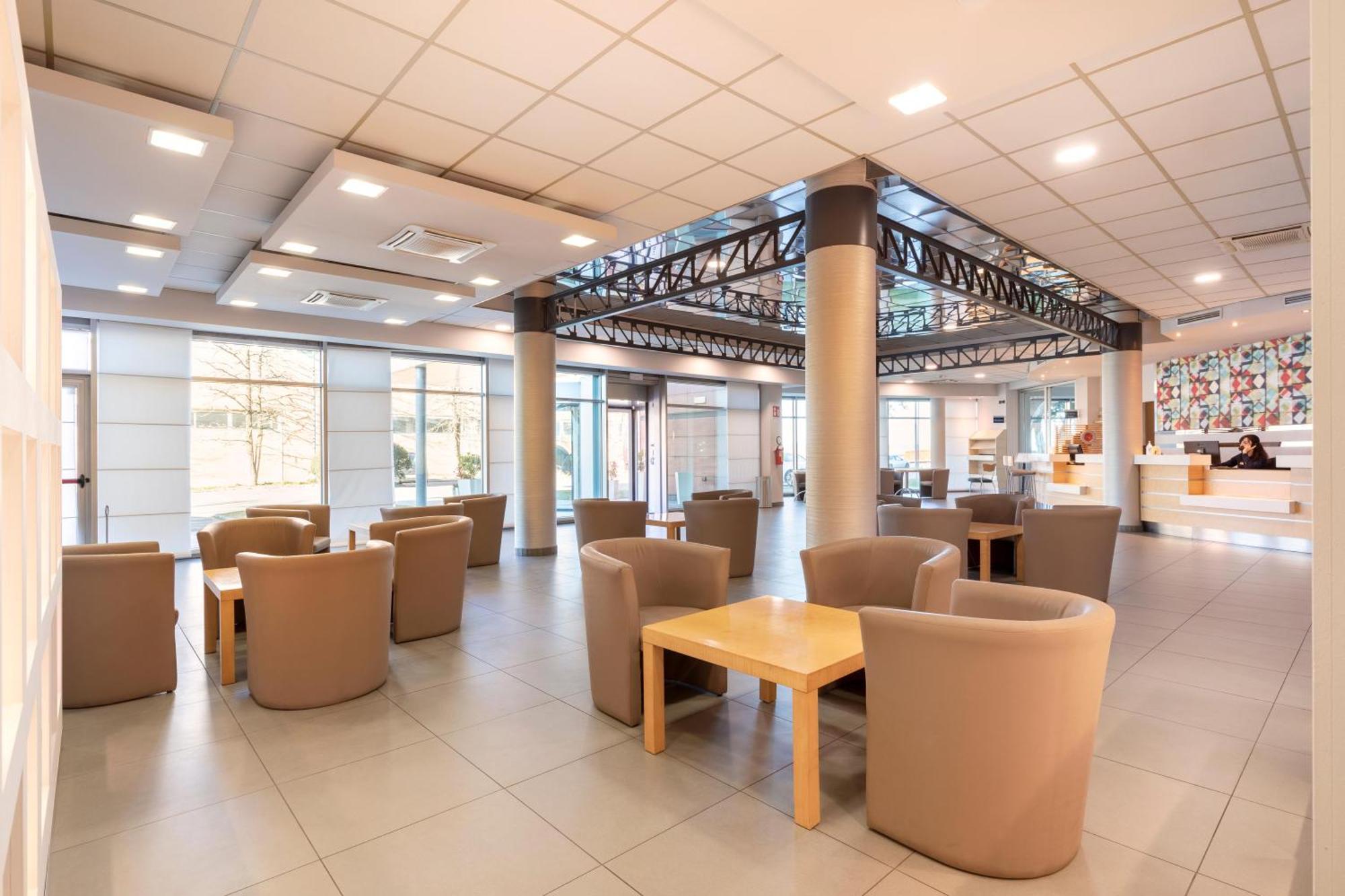 B&B Hotel Cherasco Langhe Bagian luar foto