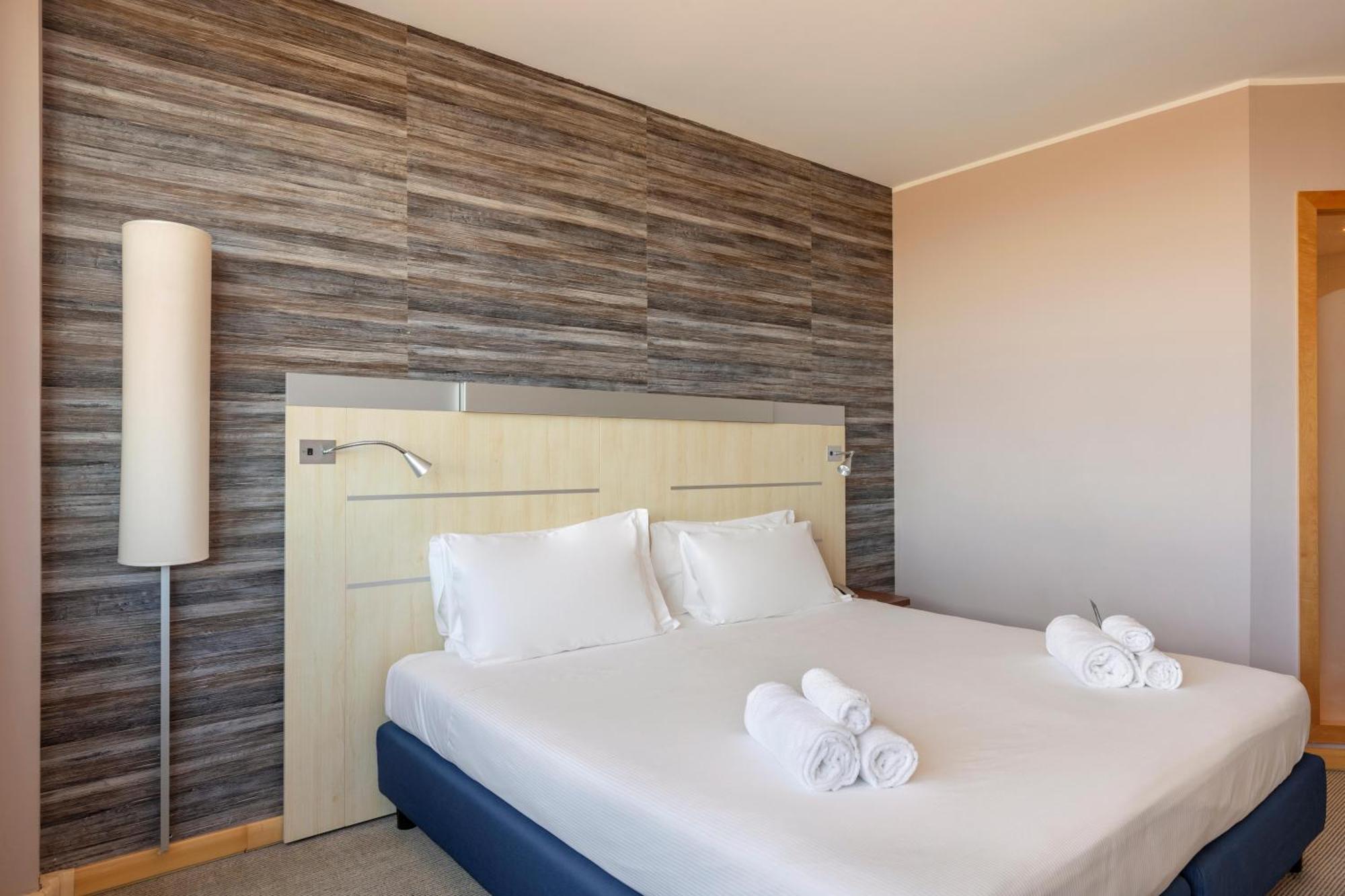 B&B Hotel Cherasco Langhe Bagian luar foto