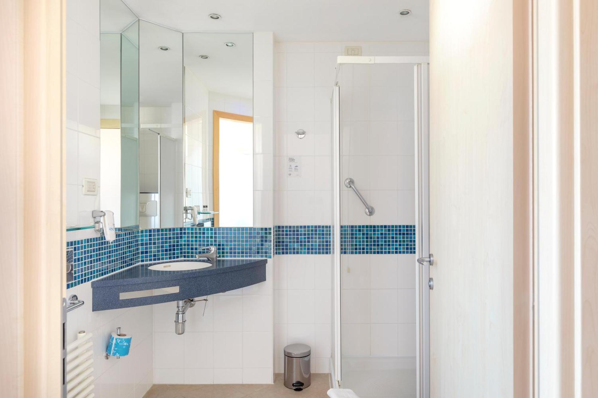 B&B Hotel Cherasco Langhe Bagian luar foto