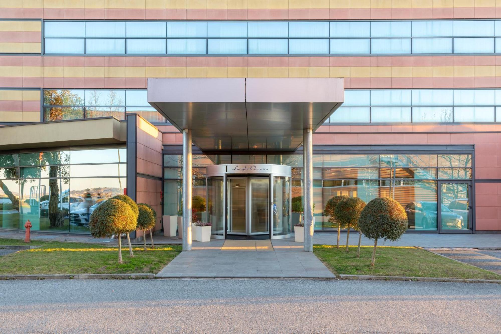 B&B Hotel Cherasco Langhe Bagian luar foto
