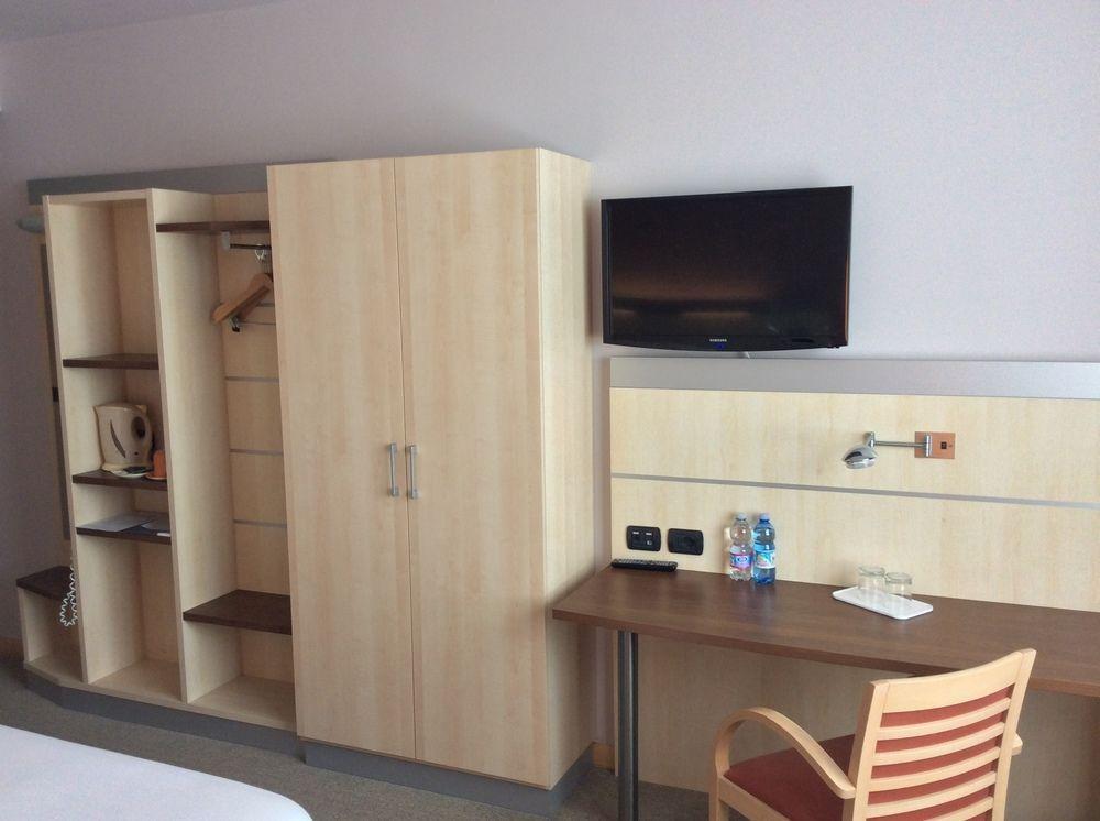 B&B Hotel Cherasco Langhe Bagian luar foto